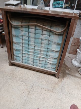 Cómoda de madera con 7 cajones
