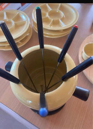 Set fonduta giallo e nero