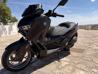 Yamaha XMAX 300 Tech Max Dark Magma apta para A2