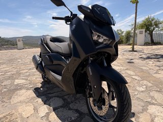 Yamaha XMAX 300 Tech Max Dark Magma apta para A2