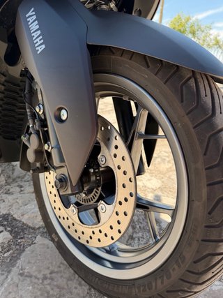 Yamaha XMAX 300 Tech Max Dark Magma apta para A2
