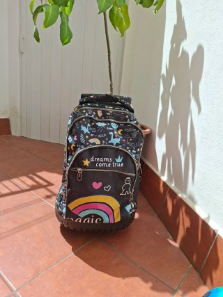 Mochila escolar con unicornios y arcoíris