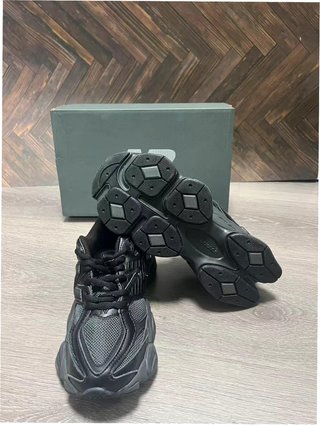 New Balance 9060 Triple Black Talla 37