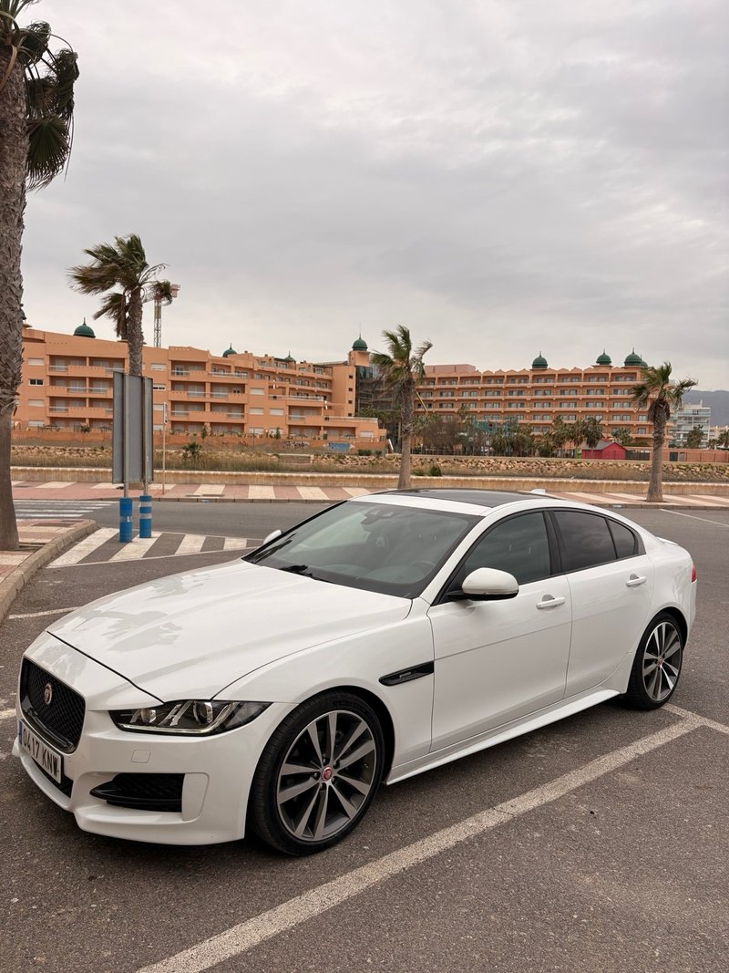Jaguar XE 2018 - foto 1