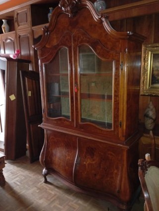 Mueble vitrina, clásico
