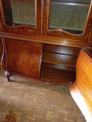 Mueble vitrina, clásico