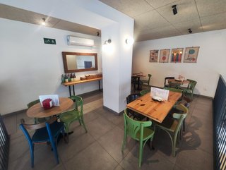 R-7940127 Traspaso Bar restaurante esquinero