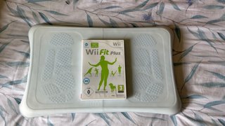Wii Balance Board + Wii Fit