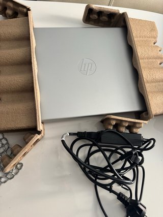 Portátil HP 15-fc0154ns Plata (1 mes uso)