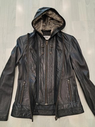 Chaqueta de piel negra para mujer