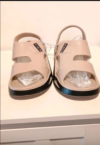 Sandalias cómodas beige