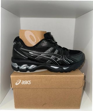 ASICS Gel-Kayano 14 Talla 42 Negro