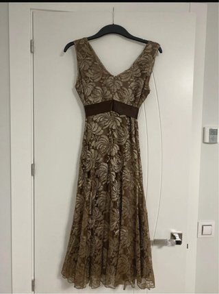Vestido marrón midi boda