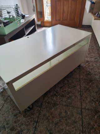 Mueble auxiliar blanco con ruedas