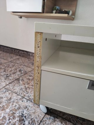 Mueble auxiliar blanco con ruedas