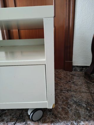 Mueble auxiliar blanco con ruedas