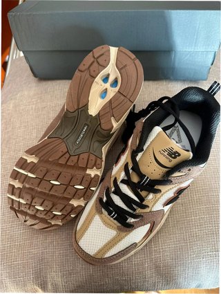 New Balance 530 Talla 39.5 Beige Marrón