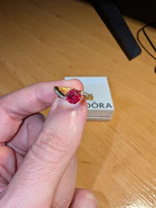 Anillo Pandora La Bella y la Bestia Oro Rojo.