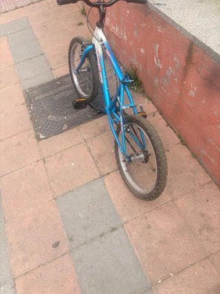 Bicicleta infantil azul