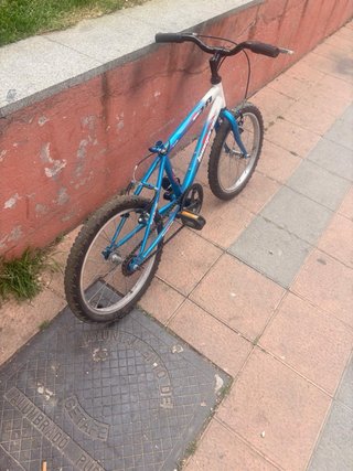 Bicicleta infantil azul
