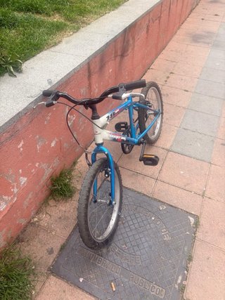 Bicicleta infantil azul