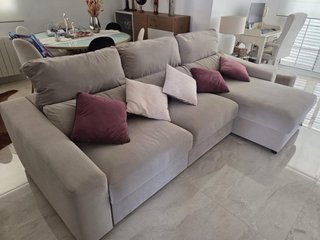 Sofá modular beige y morado