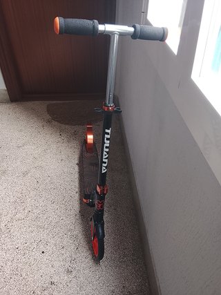 Patinete TULARA Negro y Rojo