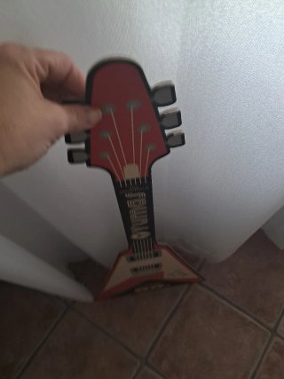 Guitarra de cartón YUMAS Born in the 80s