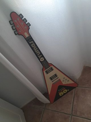 Guitarra de cartón YUMAS Born in the 80s