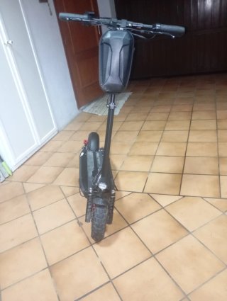 Patinete Eléctrico con Casco Blanco