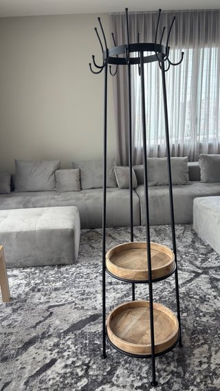 Perchero Metálico y Madera con Bandejas