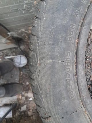 4 Ruedas 4 pernos 185/60 r15 88H