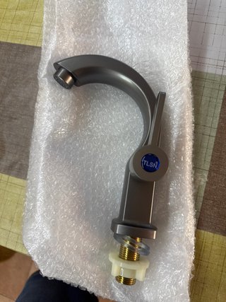 Grifo de cocina plateado