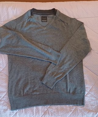 3 pantaloni + 1 felpa + 1 maglioncino