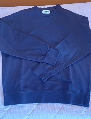 3 pantaloni + 1 felpa + 1 maglioncino