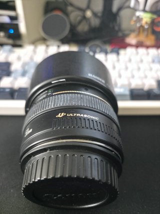 Canon EF 50mm f/1.4 USM + Parasol