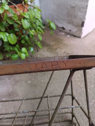 Botellero antiguo francés metal JAPY