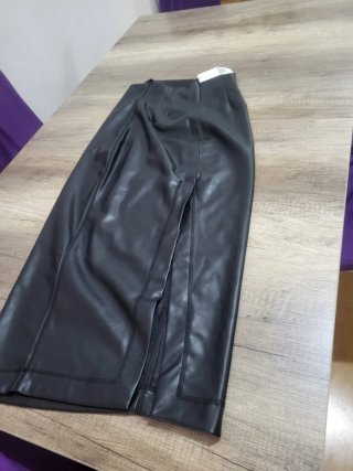 Falda Zara efecto piel Talla L