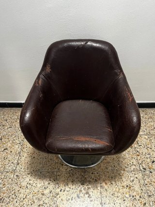 Sillón de cuero marrón para restaurar