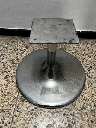 Sillón de cuero marrón para restaurar