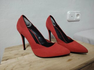 Zapatos de tacón rojos
