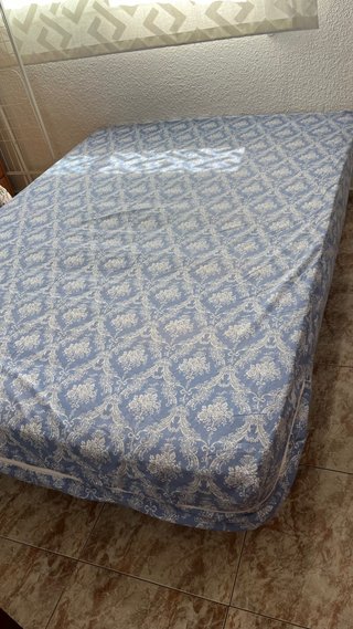 Conjunto de cama, cabezal y somier