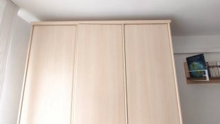 DESMONTADO Armario de habitación beige y blanco