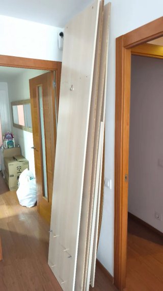 DESMONTADO Armario de habitación beige y blanco