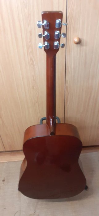 Guitarra acústica antigua