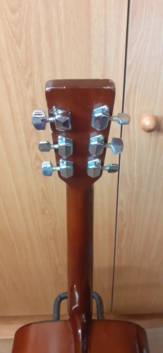Guitarra acústica antigua