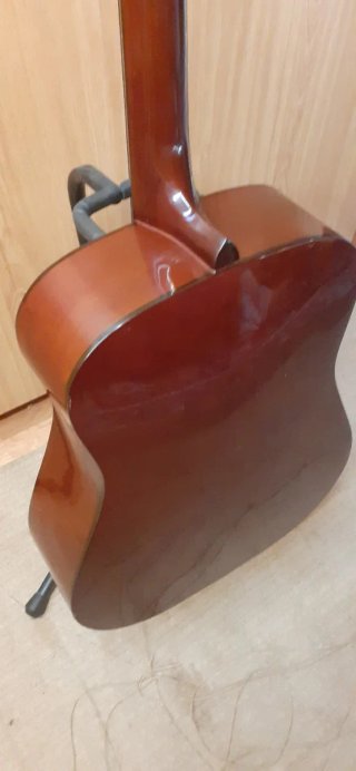 Guitarra acústica antigua