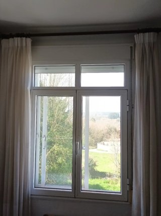 Ventanas de madera con persiana y varias de alumin