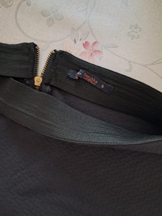 Falda tubo negra con cremallera