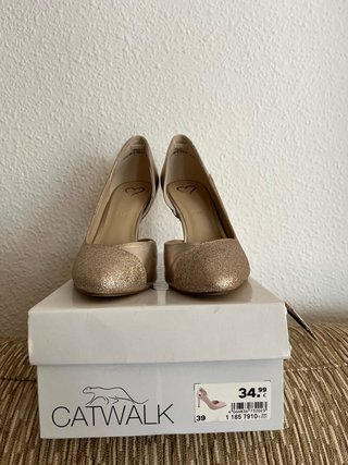 Tacones dorados Catwalk talla 39